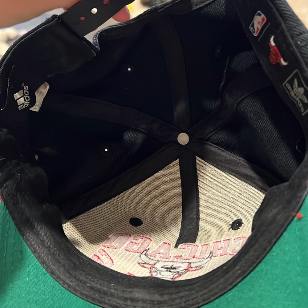 NBA Chicago Bulls Black and Red Snapback Hat - Picture 4 of 7